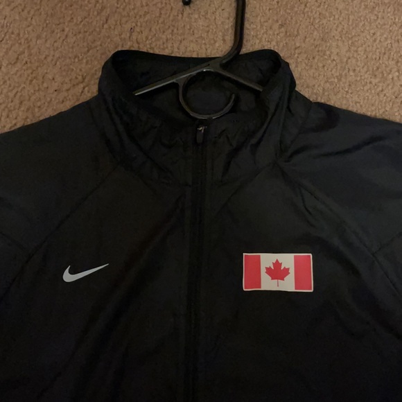 Nike Pro Running Jacket Team Canada Men’s Medium - Picture 2 of 4